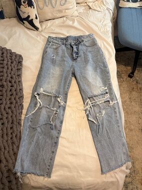 Distressed Light Wash Women’s Jeans - Light Blue